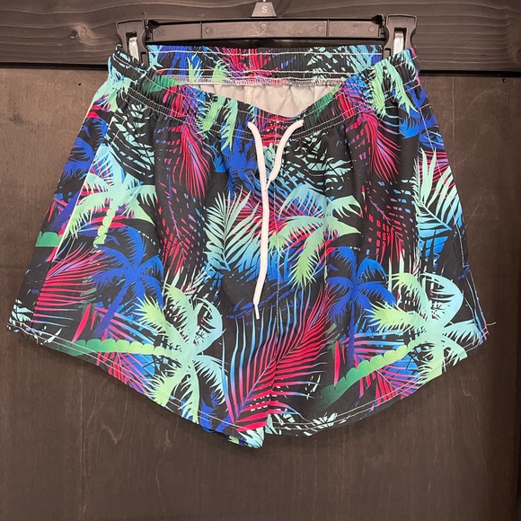 Two pairs of women’s small casual bored shorts - Picture 3 of 6